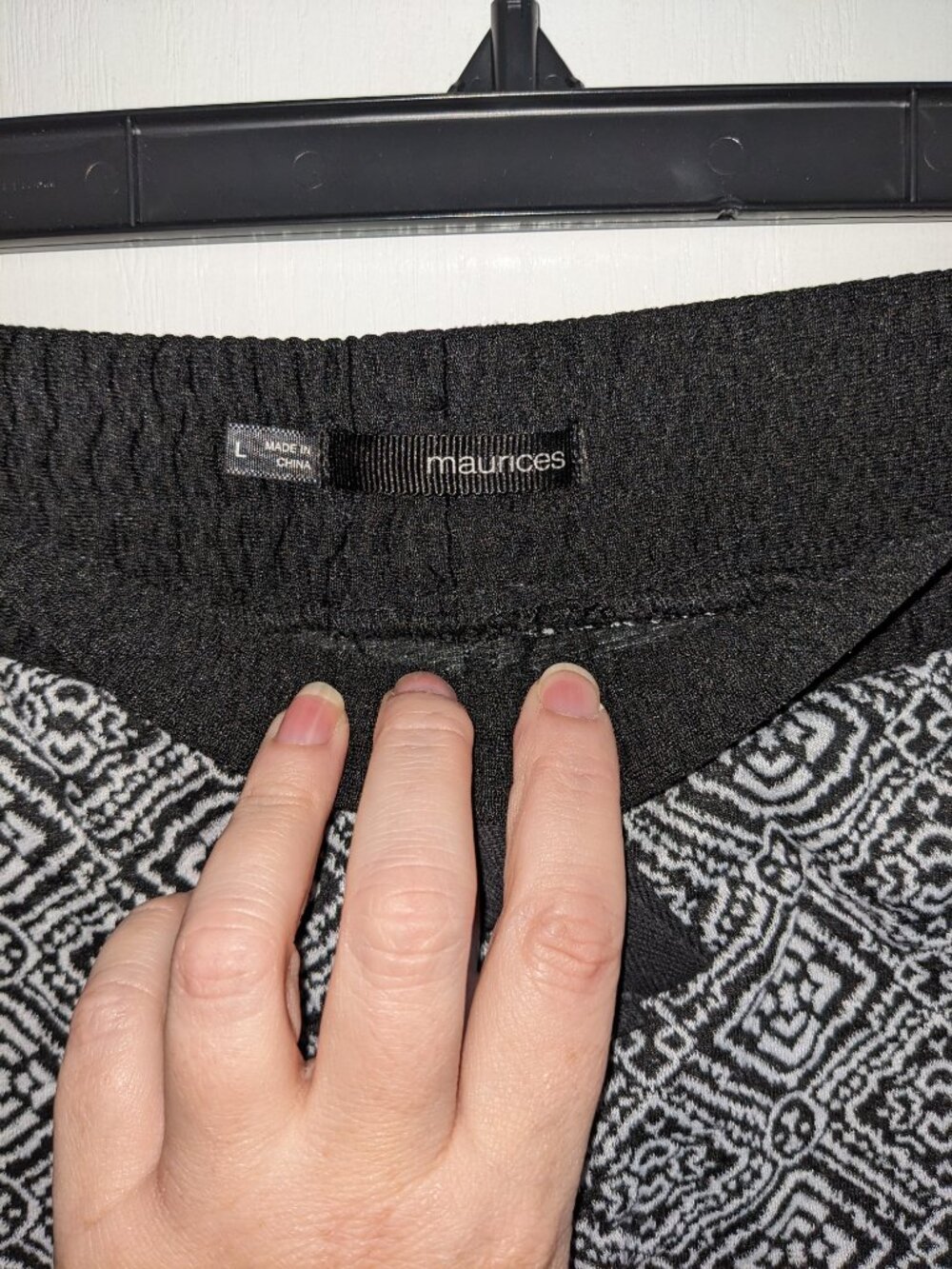 Maurices Black & White Drawstring Shorts Sz L - Picture 3 of 5